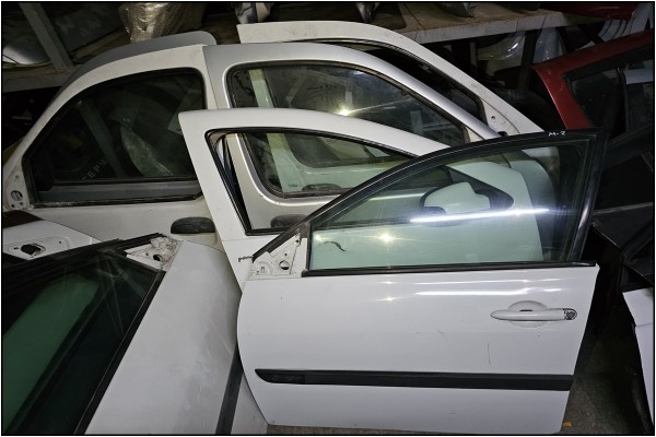 Renault Megane 2 Beyaz Sol Ön Kapı